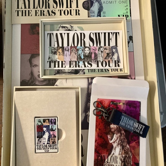 Taylor Swift - The Eras Tour - VIP Package Complete Box - Picture 6 of 7